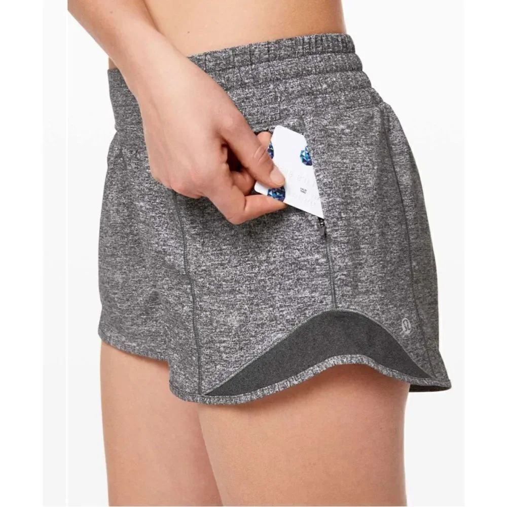 Lululemon low Rise Hotty Hot Short  4”
Heather Lux Multi Black / Heathered Black
